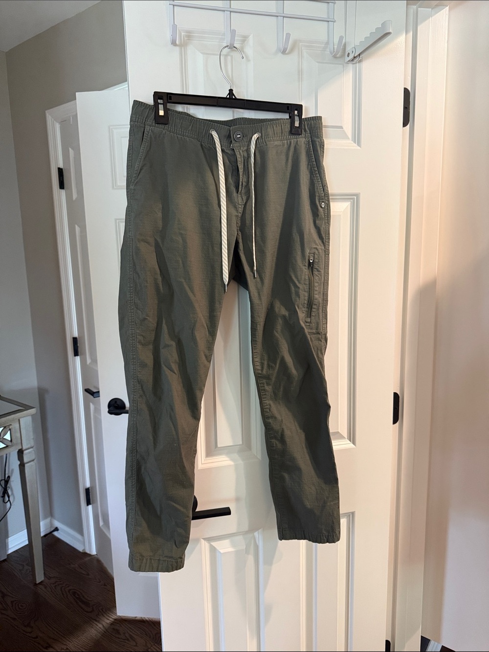 Vuori Olive Green Drawstring Cargo Joggers